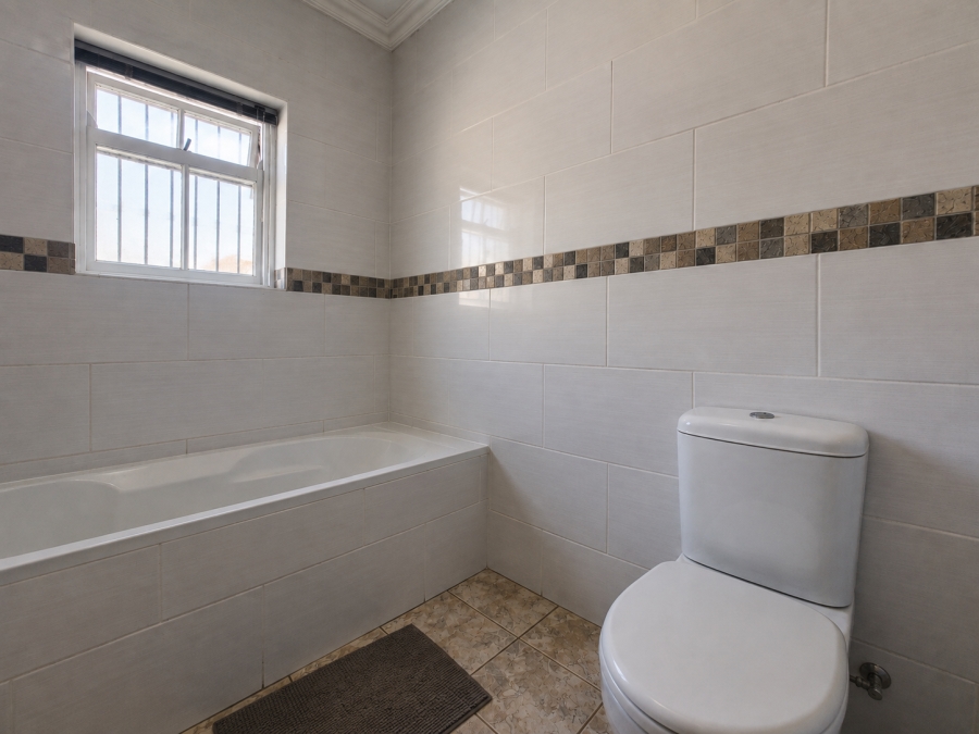 5 Bedroom Property for Sale in Wynberg Western Cape